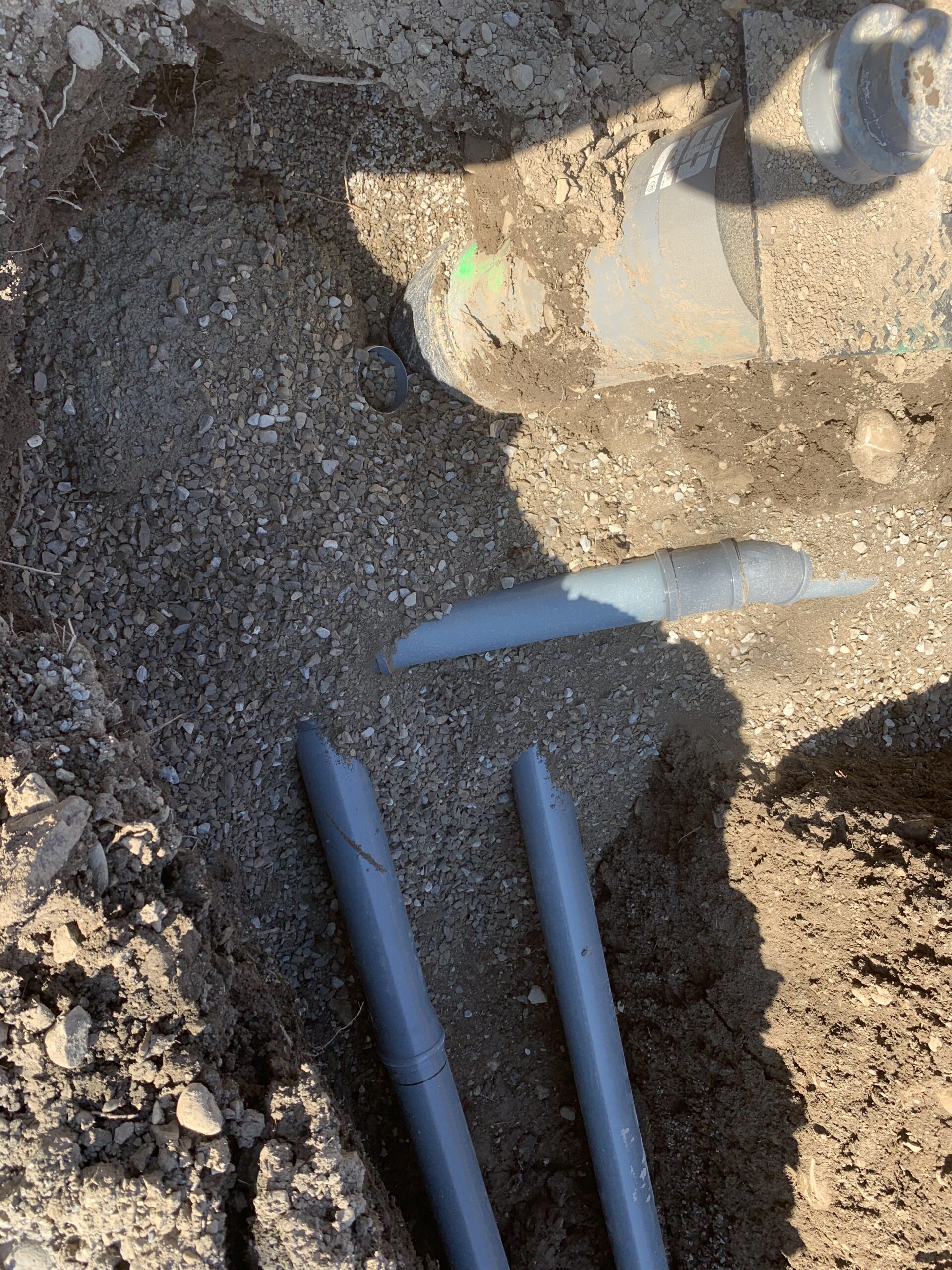 Pose de canalisations VRD – tuyaux réseaux assainissement et eau potable enterrés par DB Construction dans les Hautes-Alpes (05)