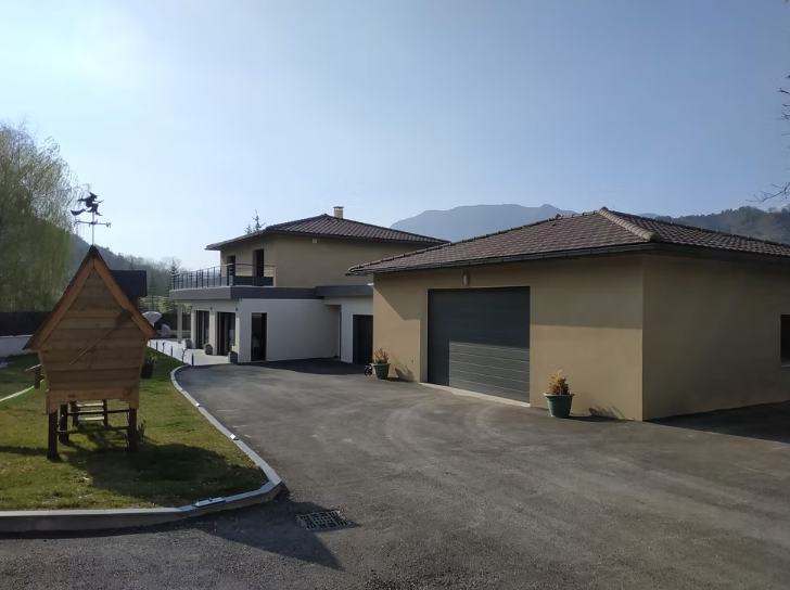 Réalisation aménagement extérieur DB Construction — terrasse paysagée dans les Hautes-Alpes