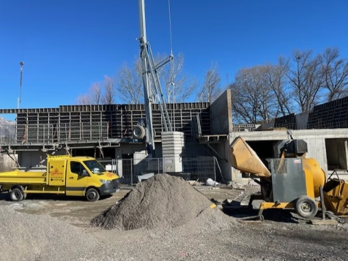 Chantier grue coulage béton